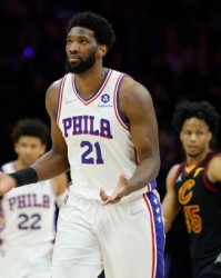  恩比德遭禁赛一场，76人内线告急  