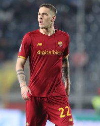  米兰双雄争抢比利时天才，埃因霍温中场成焦点  