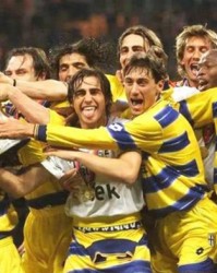  热刺核心伤退陷困境，小将临危救主保留欧战希望  