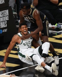  字母哥伤退引雄鹿危机 负老鹰遭两连败  