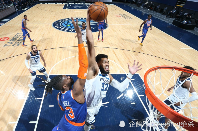  兰德尔25+10，尼克斯胜魔术  