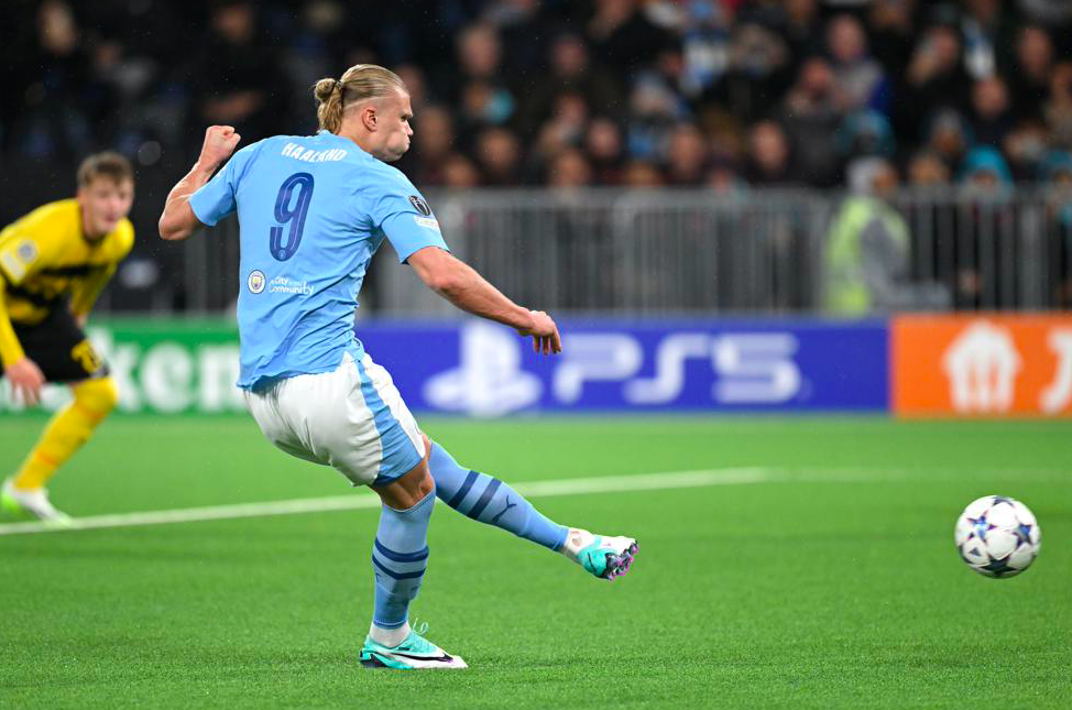  哈兰德双响破荒曼城客场轻取狼队  